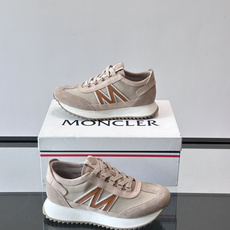👟Moncler男士复古运动鞋,采用织物+麂皮拼接,质感细腻又耐穿。厚底设计有增高效果,还能减缓走路疲劳 👟Moncler男士复古运动鞋,采用织物+麂皮拼接,质感细腻又耐穿。厚底设计有增高效果,还能减缓走路疲劳