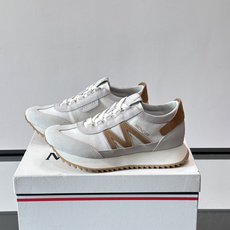 👟Moncler男士复古运动鞋,采用织物+麂皮拼接,质感细腻又耐穿。厚底设计有增高效果,还能减缓走路疲劳 👟Moncler男士复古运动鞋,采用织物+麂皮拼接,质感细腻又耐穿。厚底设计有增高效果,还能减缓走路疲劳