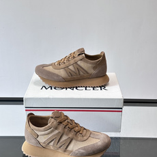 👟Moncler男士复古运动鞋,采用织物+麂皮拼接,质感细腻又耐穿。厚底设计有增高效果,还能减缓走路疲劳 👟Moncler男士复古运动鞋,采用织物+麂皮拼接,质感细腻又耐穿。厚底设计有增高效果,还能减缓走路疲劳