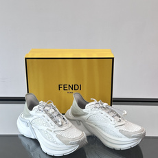 Fendi男士休闲老爹鞋,经典复古老爹鞋设计,鞋面采用网布➕牛皮拼接,轻薄透气,日常穿着超舒适✨。厚底缓 Fendi男士休闲老爹鞋,经典复古老爹鞋设计,鞋面采用网布➕牛皮拼接,轻薄透气,日常穿着超舒适✨。厚底缓