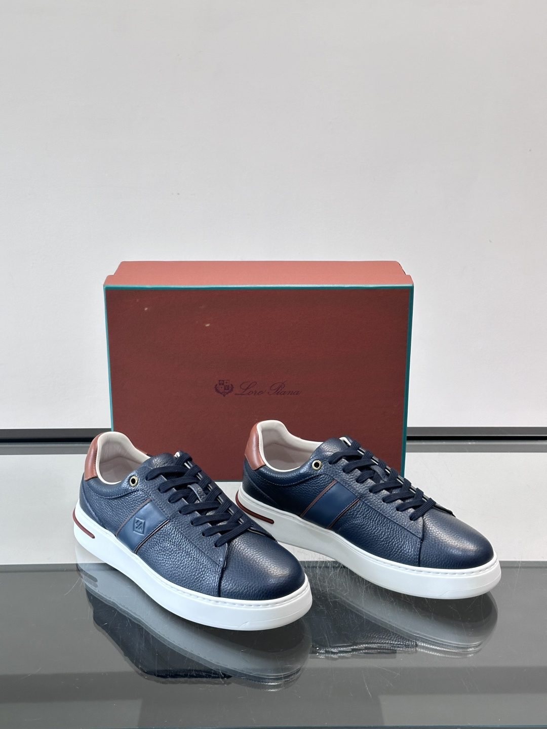 LoroPiana/诺悠翩雅 WeekendWalk男士新款厚底运动鞋，上脚踩云朵般舒服的LP系带休闲鞋