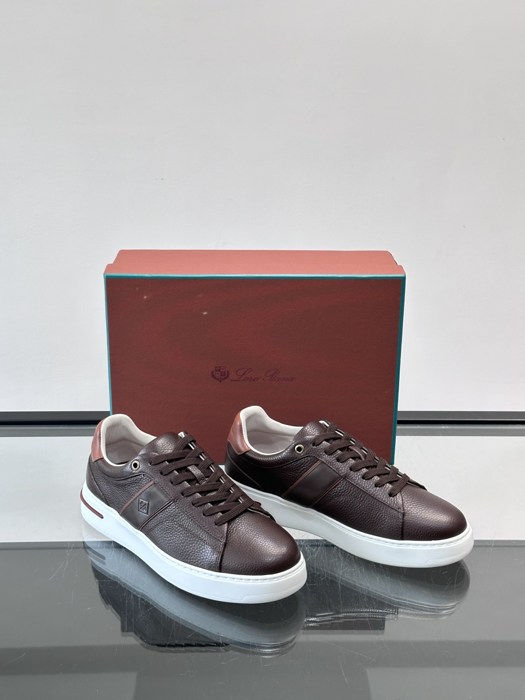 LoroPiana/诺悠翩雅 WeekendWalk男士新款厚底运动鞋，上脚踩云朵般舒服的LP系带休闲鞋