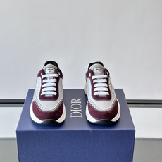 Di~r B30男士休闲运动鞋以现代线条彰显时尚风范,为男士潇洒造型平添一抹大胆格调。B30运动鞋动感十 Di~r B30男士休闲运动鞋以现代线条彰显时尚风范,为男士潇洒造型平添一抹大胆格调。B30运动鞋动感十