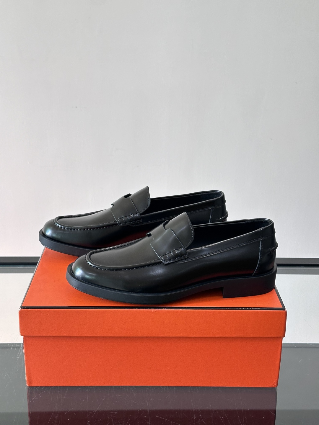 爱马仕Hermes皮鞋👞。2026高级感商务穿搭必备的男鞋~~进口原版牛皮，水染头层牛里，进口橡胶大底！