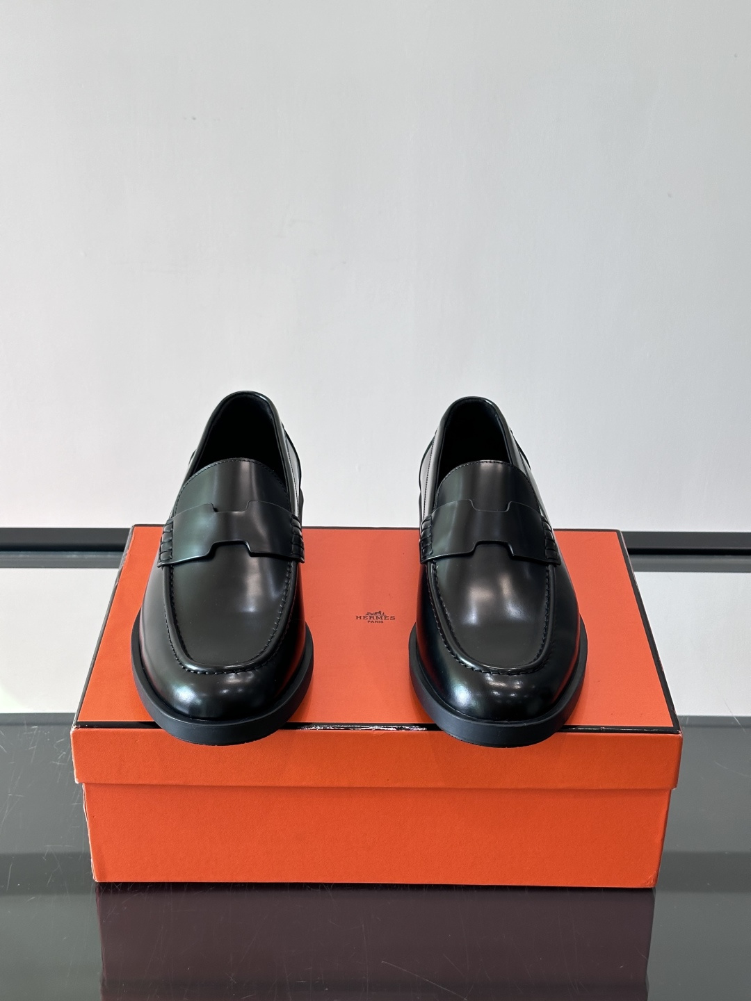 爱马仕Hermes皮鞋👞。2026高级感商务穿搭必备的男鞋~~进口原版牛皮，水染头层牛里，进口橡胶大底！