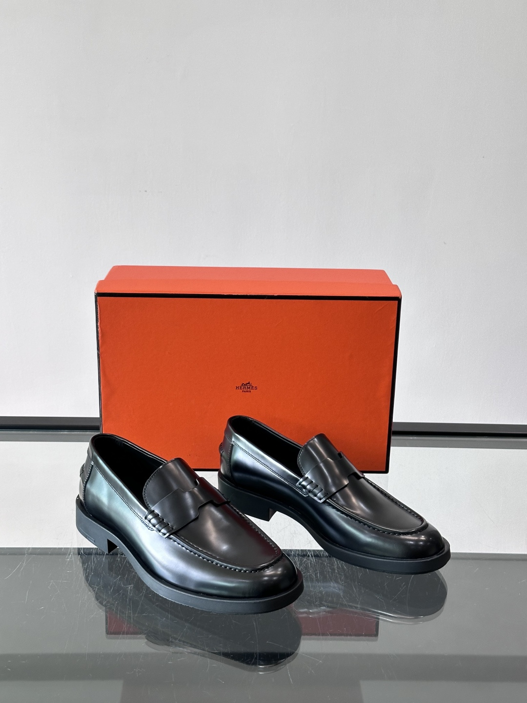 爱马仕Hermes皮鞋👞。2026高级感商务穿搭必备的男鞋~~进口原版牛皮，水染头层牛里，进口橡胶大底！