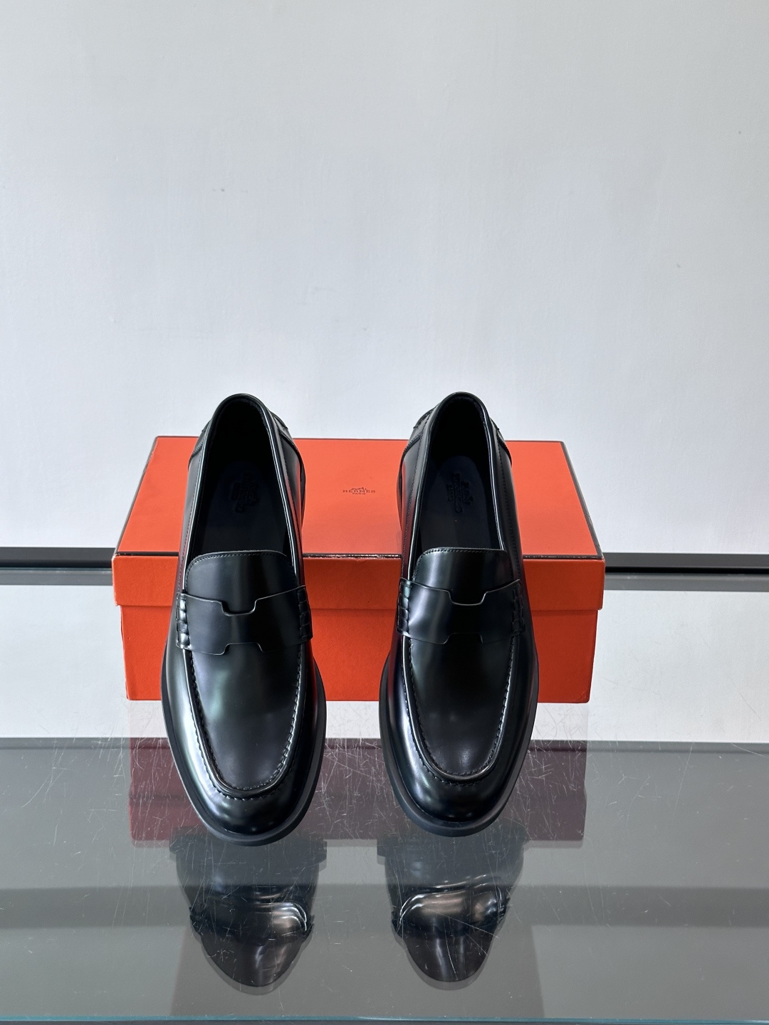 爱马仕Hermes皮鞋👞。2026高级感商务穿搭必备的男鞋~~进口原版牛皮，水染头层牛里，进口橡胶大底！