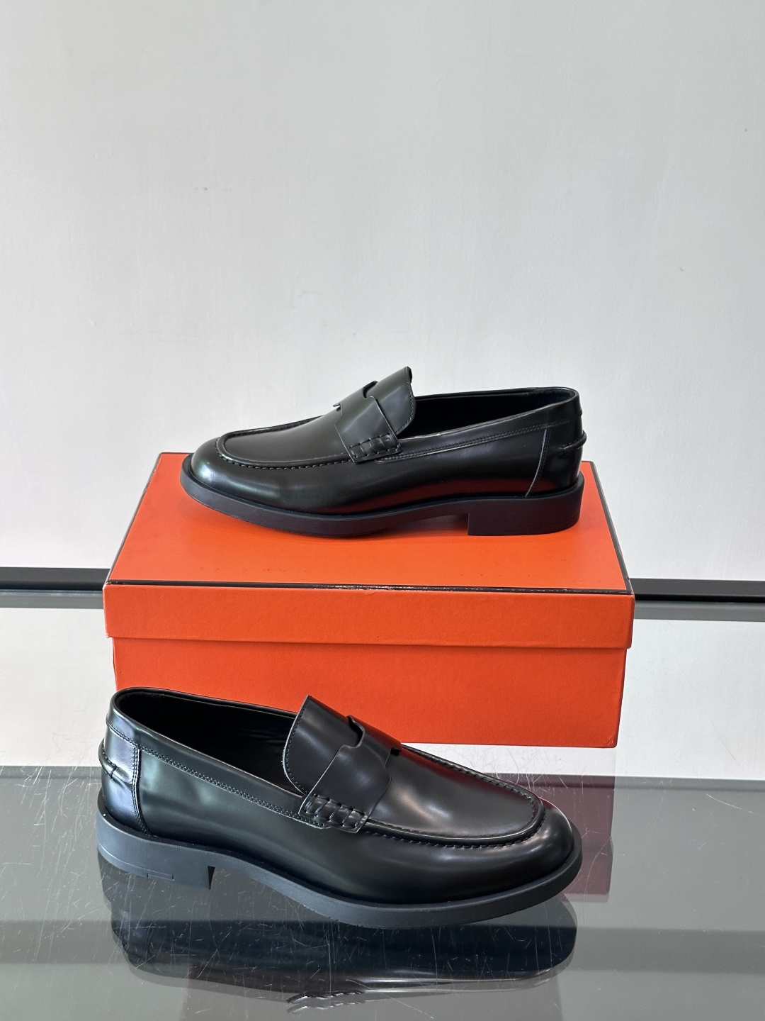 爱马仕Hermes皮鞋👞。2026高级感商务穿搭必备的男鞋~~进口原版牛皮，水染头层牛里，进口橡胶大底！