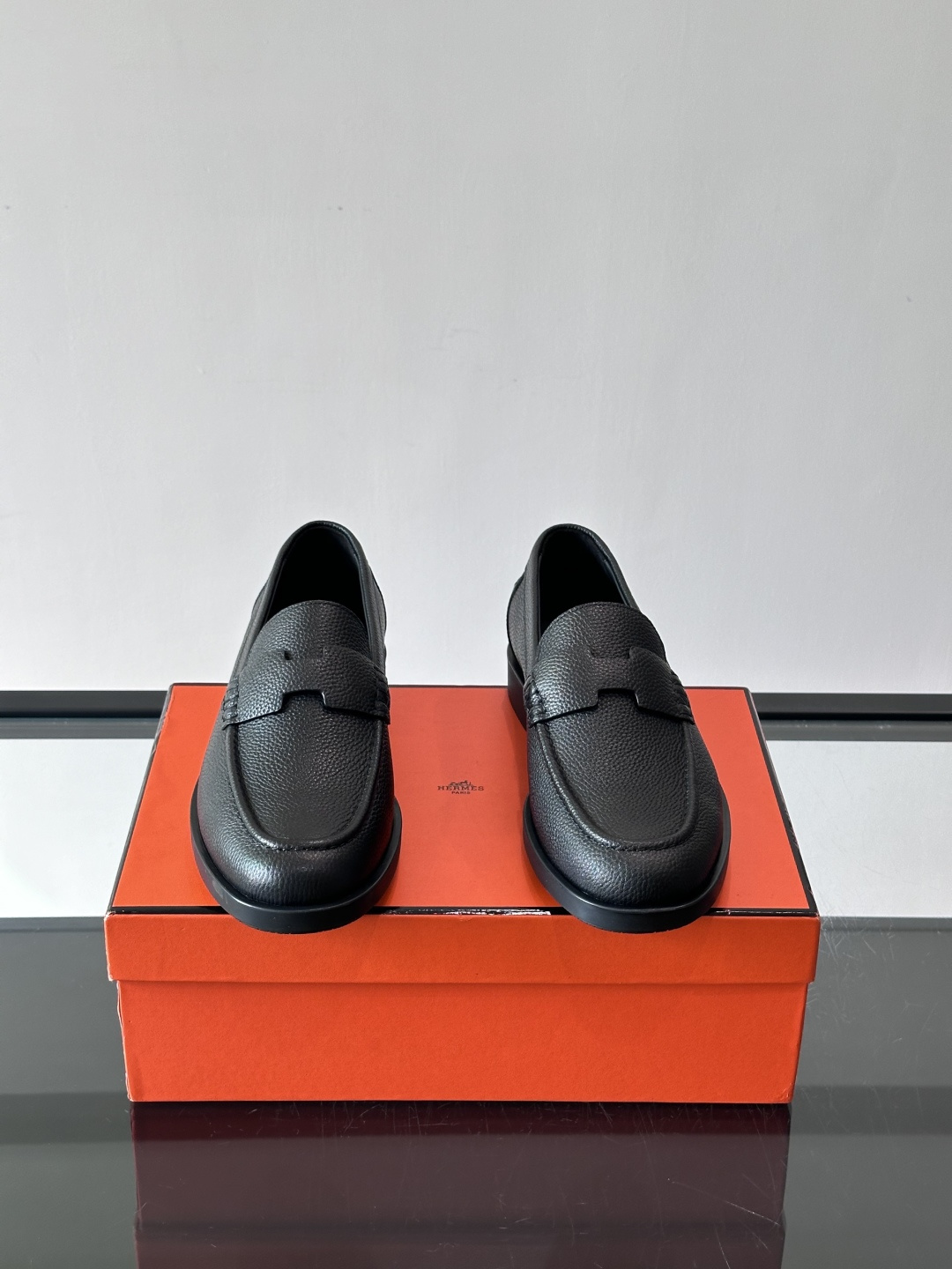 爱马仕Hermes皮鞋👞。2026高级感商务穿搭必备的男鞋~~进口原版牛皮，水染头层牛里，进口橡胶大底！