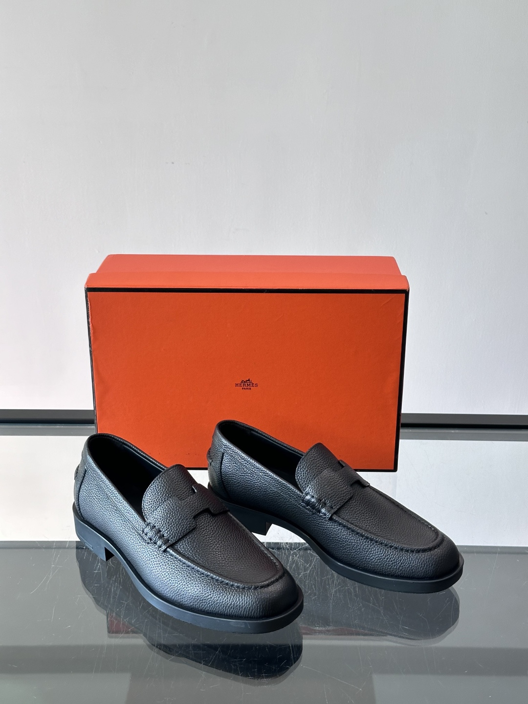 爱马仕Hermes皮鞋👞。2026高级感商务穿搭必备的男鞋~~进口原版牛皮，水染头层牛里，进口橡胶大底！