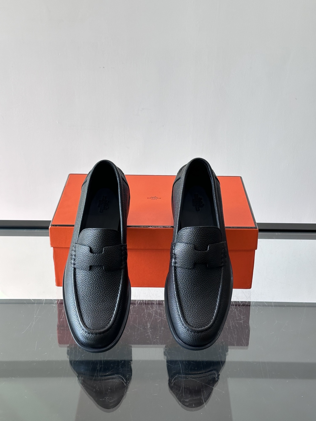 爱马仕Hermes皮鞋👞。2026高级感商务穿搭必备的男鞋~~进口原版牛皮，水染头层牛里，进口橡胶大底！