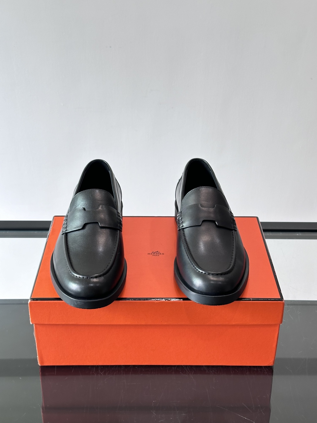 爱马仕Hermes皮鞋👞。2026高级感商务穿搭必备的男鞋~~进口原版牛皮，水染头层牛里，进口橡胶大底！
