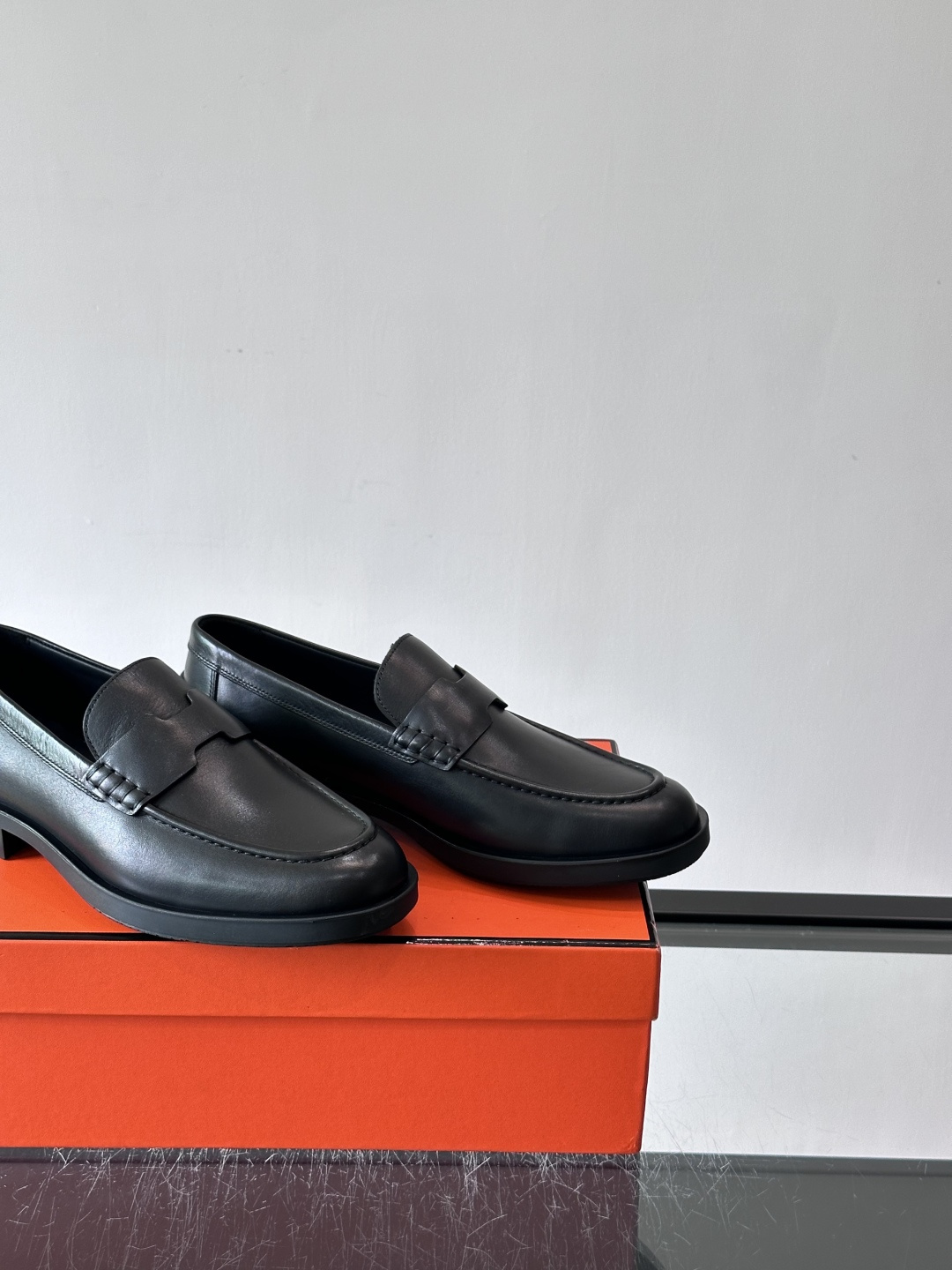 爱马仕Hermes皮鞋👞。2026高级感商务穿搭必备的男鞋~~进口原版牛皮，水染头层牛里，进口橡胶大底！