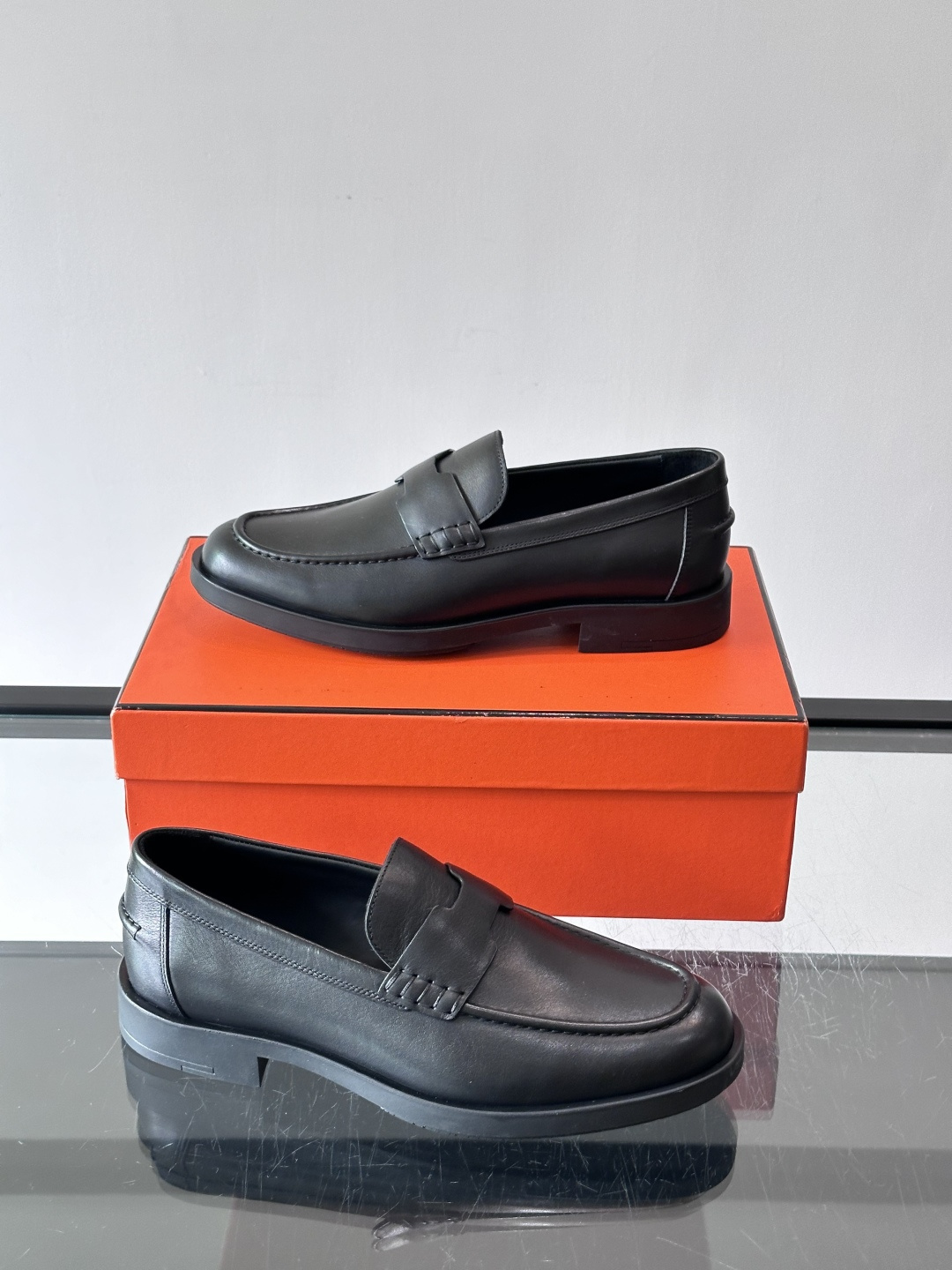 爱马仕Hermes皮鞋👞。2026高级感商务穿搭必备的男鞋~~进口原版牛皮，水染头层牛里，进口橡胶大底！