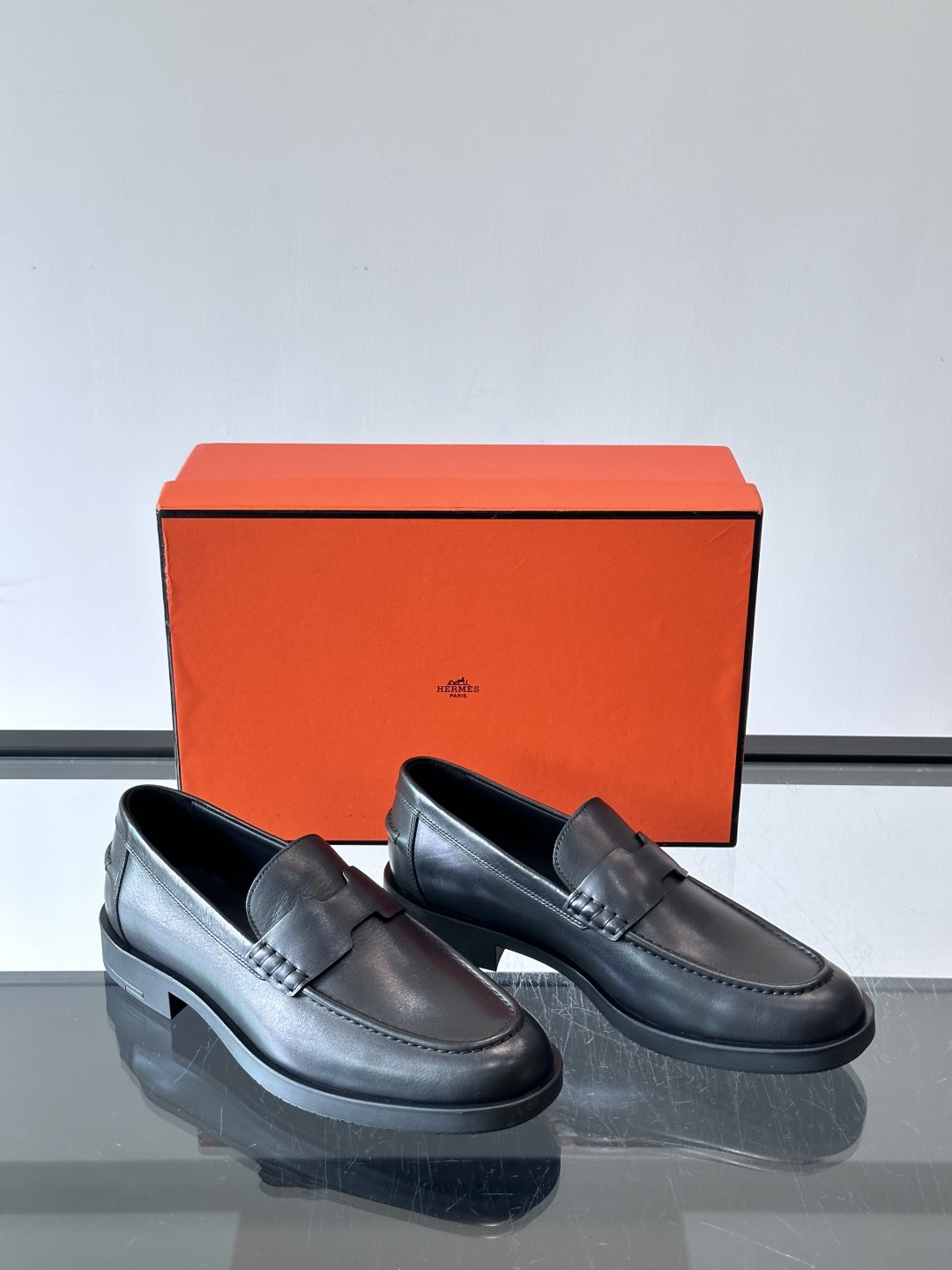 爱马仕Hermes皮鞋👞。2026高级感商务穿搭必备的男鞋~~进口原版牛皮，水染头层牛里，进口橡胶大底！