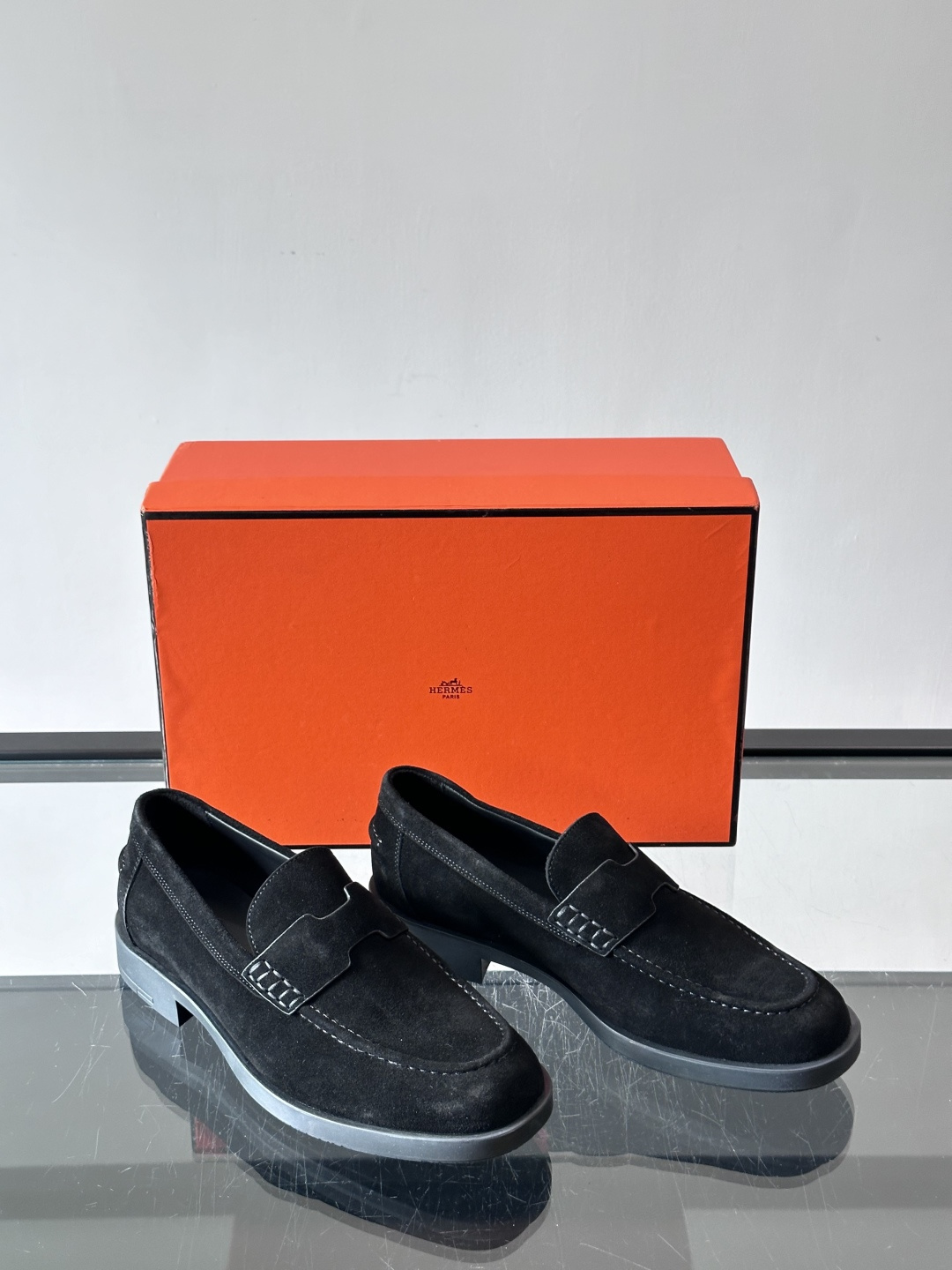 爱马仕Hermes皮鞋👞。2026高级感商务穿搭必备的男鞋~~进口原版牛皮，水染头层牛里，进口橡胶大底！