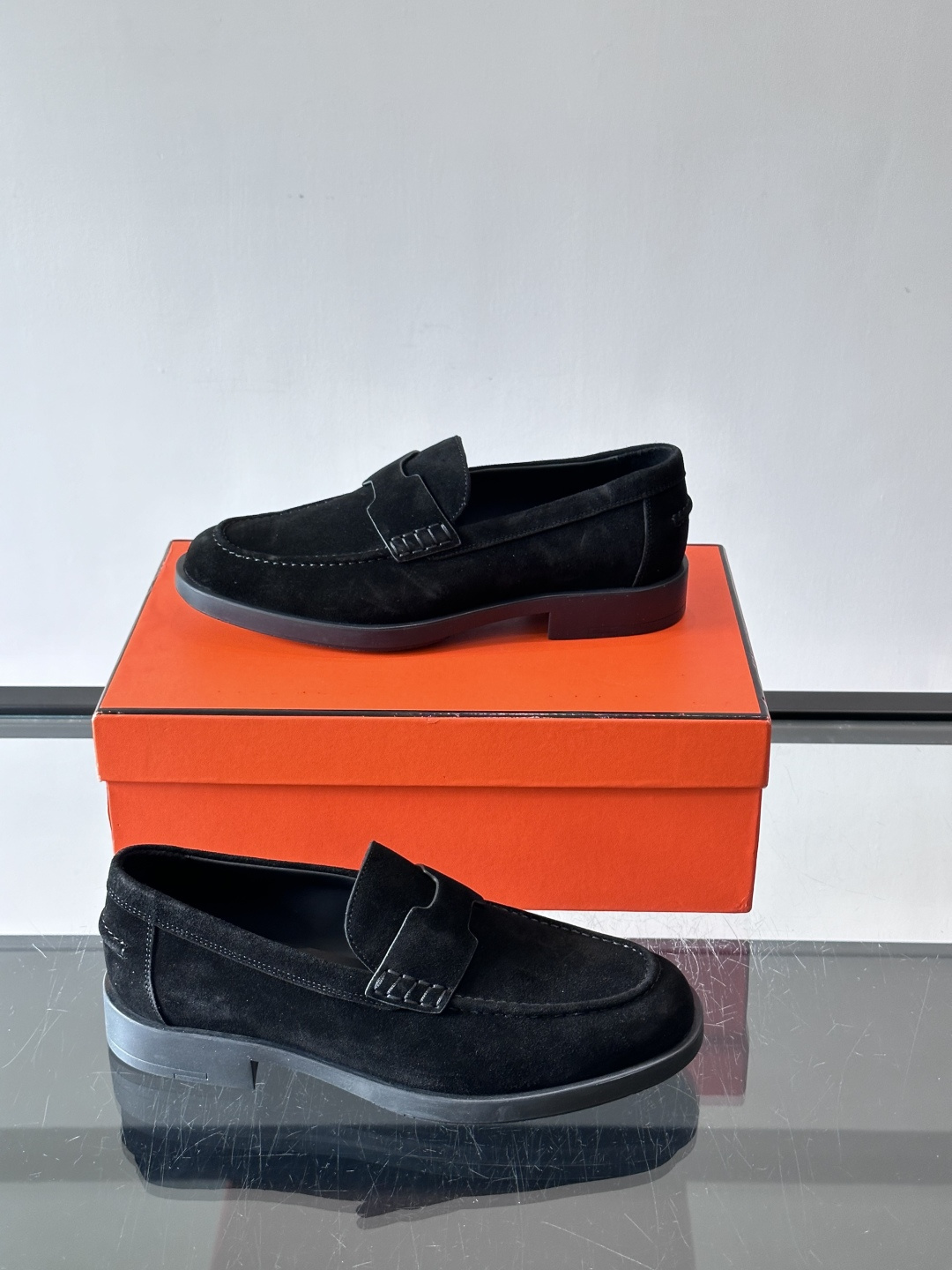 爱马仕Hermes皮鞋👞。2026高级感商务穿搭必备的男鞋~~进口原版牛皮，水染头层牛里，进口橡胶大底！