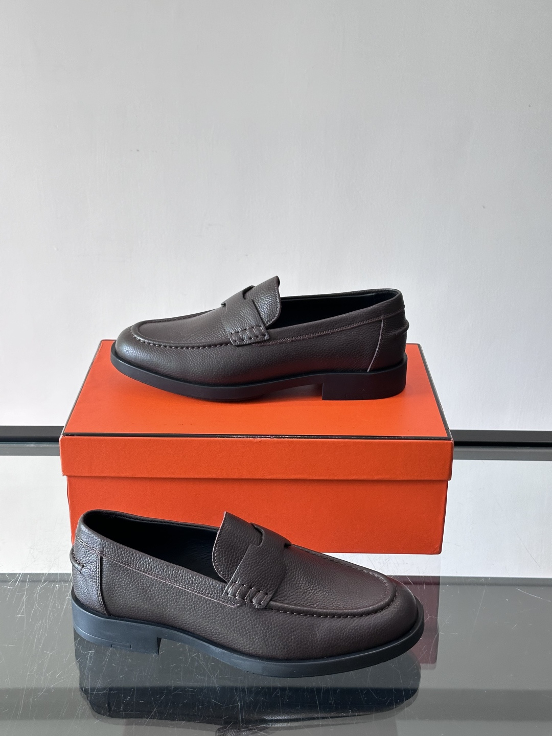 爱马仕Hermes皮鞋👞。2026高级感商务穿搭必备的男鞋~~进口原版牛皮，水染头层牛里，进口橡胶大底！