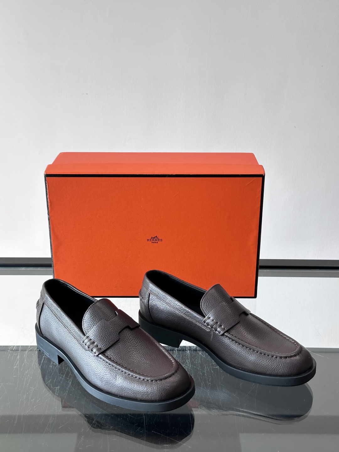 爱马仕Hermes皮鞋👞。2026高级感商务穿搭必备的男鞋~~进口原版牛皮，水染头层牛里，进口橡胶大底！