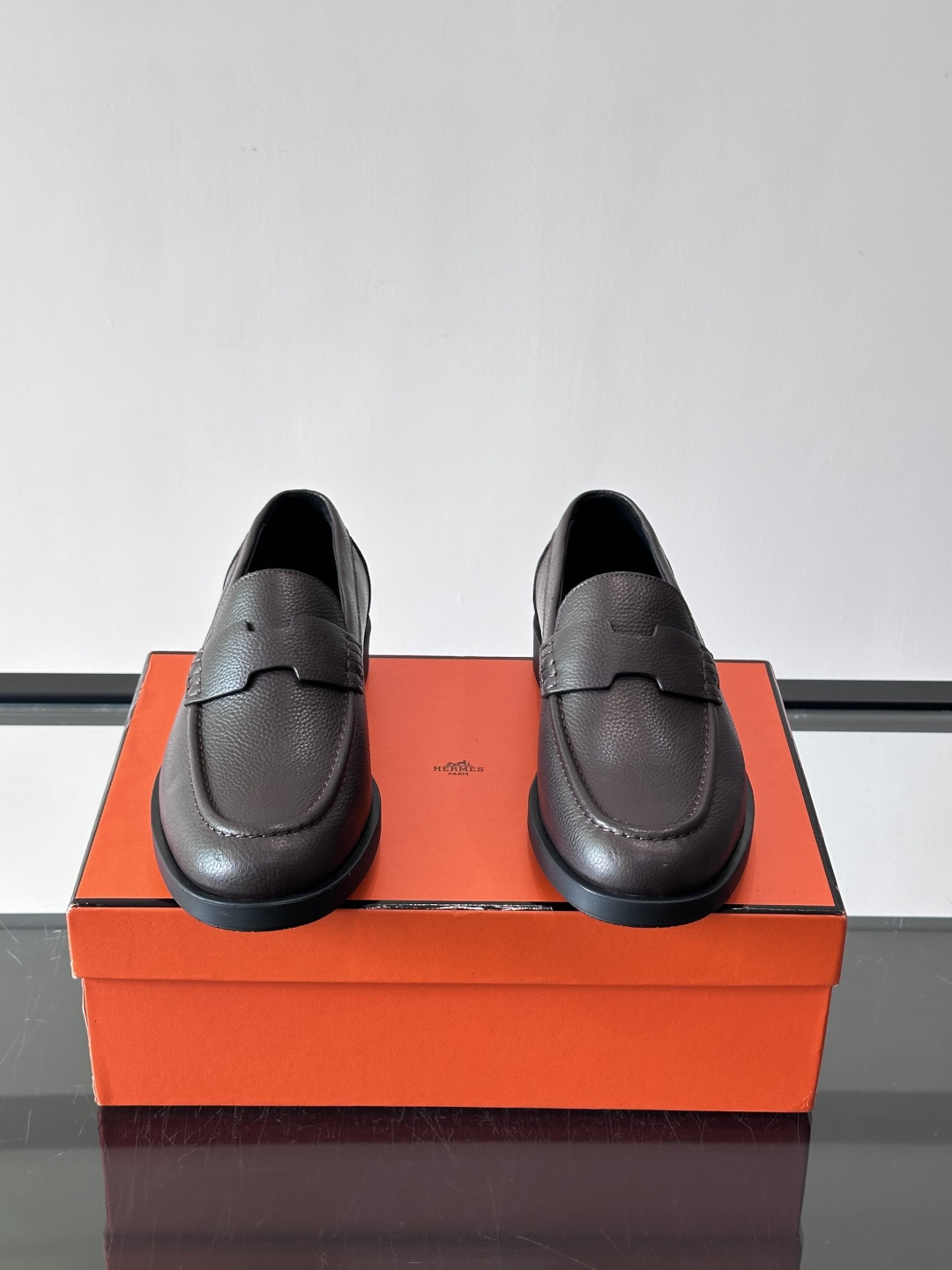 爱马仕Hermes皮鞋👞。2026高级感商务穿搭必备的男鞋~~进口原版牛皮，水染头层牛里，进口橡胶大底！