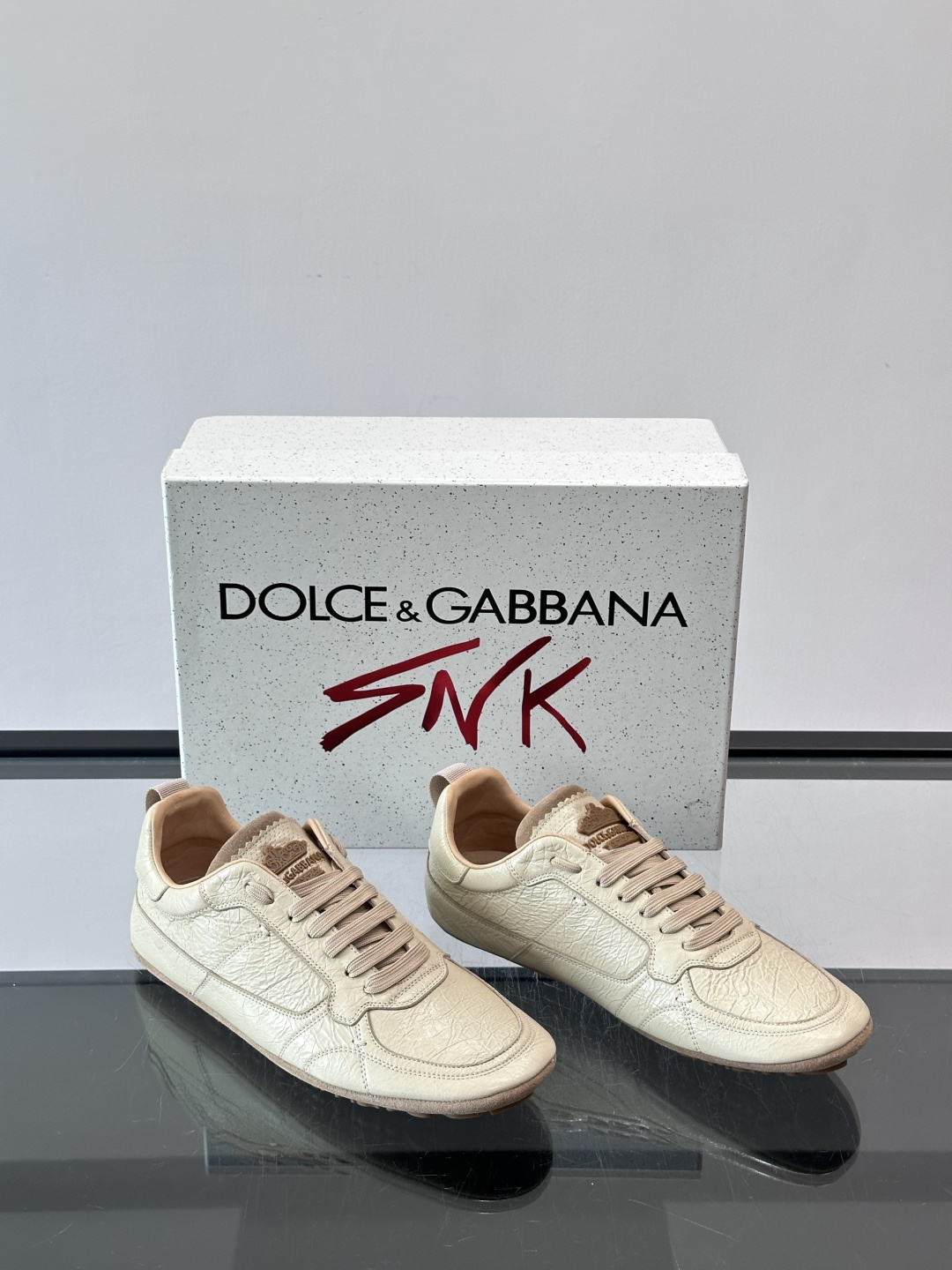 👟Dolce & Gabbana 系列运动鞋，皮革鞋面，简约复古设计，低调又有质感✨。橡胶鞋底，穿着舒适