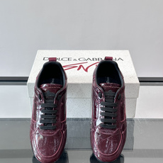 👟Dolce & Gabbana 系列运动鞋,皮革鞋面,简约复古设计,低调又有质感✨。橡胶鞋底,穿着舒适 👟Dolce & Gabbana 系列运动鞋,皮革鞋面,简约复古设计,低调又有质感✨。橡胶鞋底,穿着舒适