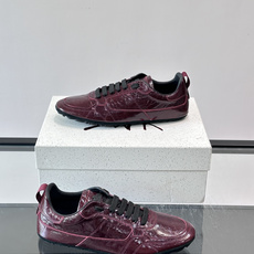 👟Dolce & Gabbana 系列运动鞋,皮革鞋面,简约复古设计,低调又有质感✨。橡胶鞋底,穿着舒适 👟Dolce & Gabbana 系列运动鞋,皮革鞋面,简约复古设计,低调又有质感✨。橡胶鞋底,穿着舒适