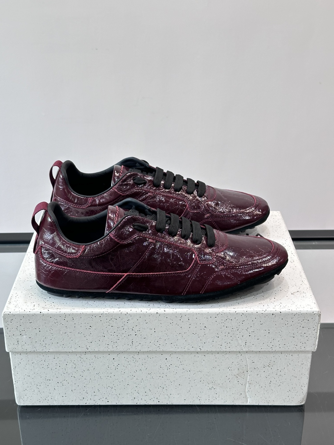 👟Dolce & Gabbana 系列运动鞋，皮革鞋面，简约复古设计，低调又有质感✨。橡胶鞋底，穿着舒适