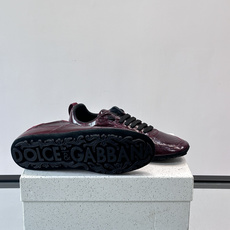 👟Dolce & Gabbana 系列运动鞋,皮革鞋面,简约复古设计,低调又有质感✨。橡胶鞋底,穿着舒适 👟Dolce & Gabbana 系列运动鞋,皮革鞋面,简约复古设计,低调又有质感✨。橡胶鞋底,穿着舒适