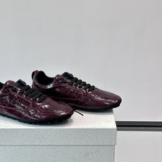👟Dolce & Gabbana 系列运动鞋,皮革鞋面,简约复古设计,低调又有质感✨。橡胶鞋底,穿着舒适 👟Dolce & Gabbana 系列运动鞋,皮革鞋面,简约复古设计,低调又有质感✨。橡胶鞋底,穿着舒适