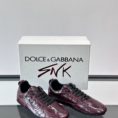 👟Dolce & Gabbana 系列运动鞋,皮革鞋面,简约复古设计,低调又有质感✨。橡胶鞋底,穿着舒适 👟Dolce & Gabbana 系列运动鞋,皮革鞋面,简约复古设计,低调又有质感✨。橡胶鞋底,穿着舒适