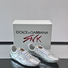 👟Dolce & Gabbana 系列运动鞋,皮革鞋面,简约复古设计,低调又有质感✨。橡胶鞋底,穿着舒适 👟Dolce & Gabbana 系列运动鞋,皮革鞋面,简约复古设计,低调又有质感✨。橡胶鞋底,穿着舒适