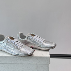 👟Dolce & Gabbana 系列运动鞋,皮革鞋面,简约复古设计,低调又有质感✨。橡胶鞋底,穿着舒适 👟Dolce & Gabbana 系列运动鞋,皮革鞋面,简约复古设计,低调又有质感✨。橡胶鞋底,穿着舒适