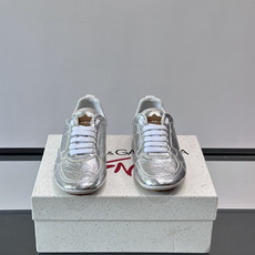 👟Dolce & Gabbana 系列运动鞋,皮革鞋面,简约复古设计,低调又有质感✨。橡胶鞋底,穿着舒适 👟Dolce & Gabbana 系列运动鞋,皮革鞋面,简约复古设计,低调又有质感✨。橡胶鞋底,穿着舒适