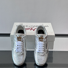👟Dolce & Gabbana 系列运动鞋,皮革鞋面,简约复古设计,低调又有质感✨。橡胶鞋底,穿着舒适 👟Dolce & Gabbana 系列运动鞋,皮革鞋面,简约复古设计,低调又有质感✨。橡胶鞋底,穿着舒适