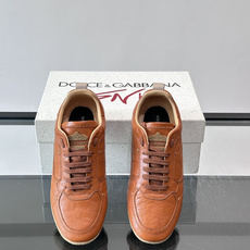 👟Dolce & Gabbana 系列运动鞋,皮革鞋面,简约复古设计,低调又有质感✨。橡胶鞋底,穿着舒适 👟Dolce & Gabbana 系列运动鞋,皮革鞋面,简约复古设计,低调又有质感✨。橡胶鞋底,穿着舒适