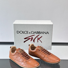 👟Dolce & Gabbana 系列运动鞋,皮革鞋面,简约复古设计,低调又有质感✨。橡胶鞋底,穿着舒适 👟Dolce & Gabbana 系列运动鞋,皮革鞋面,简约复古设计,低调又有质感✨。橡胶鞋底,穿着舒适