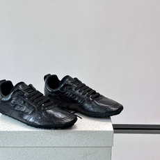 👟Dolce & Gabbana 系列运动鞋,皮革鞋面,简约复古设计,低调又有质感✨。橡胶鞋底,穿着舒适 👟Dolce & Gabbana 系列运动鞋,皮革鞋面,简约复古设计,低调又有质感✨。橡胶鞋底,穿着舒适