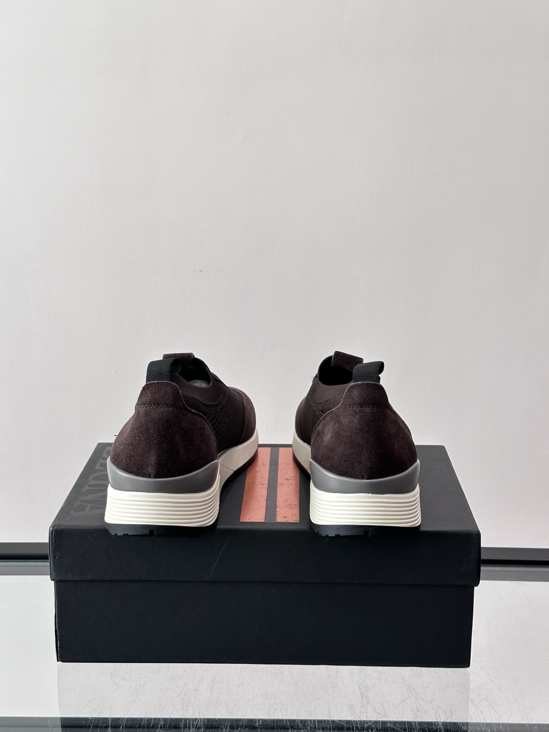 Zegna/杰尼亚全新男士休闲鞋。高定原版一致的特殊弹力针织面料，加密一体飞织面料，确保多季节的实用性和