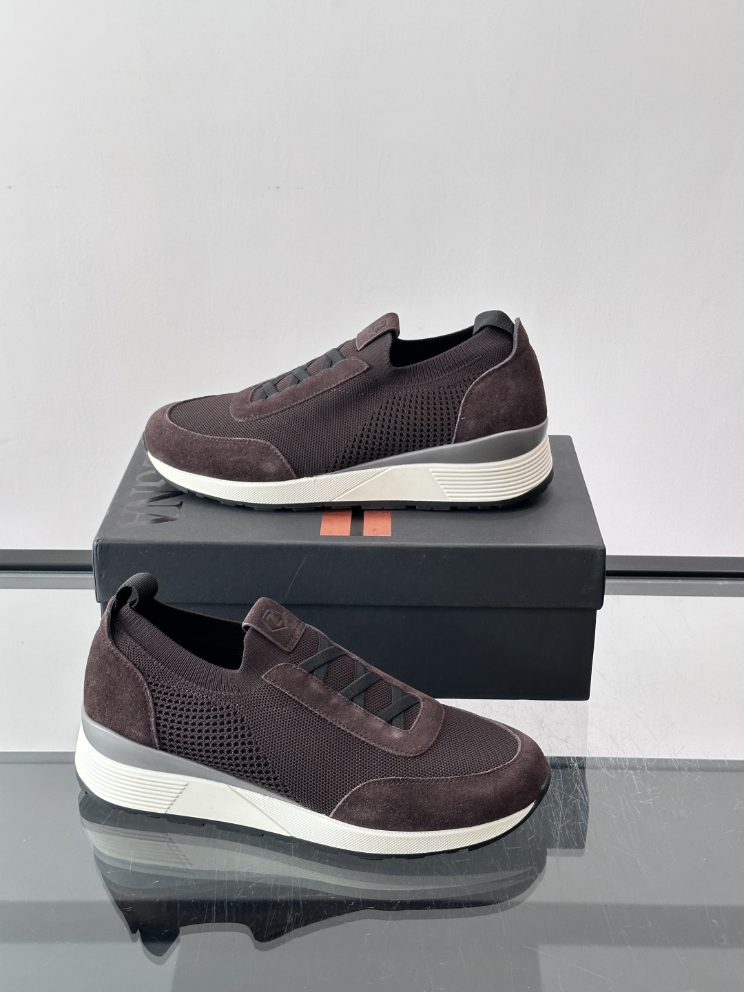 Zegna/杰尼亚全新男士休闲鞋。高定原版一致的特殊弹力针织面料，加密一体飞织面料，确保多季节的实用性和