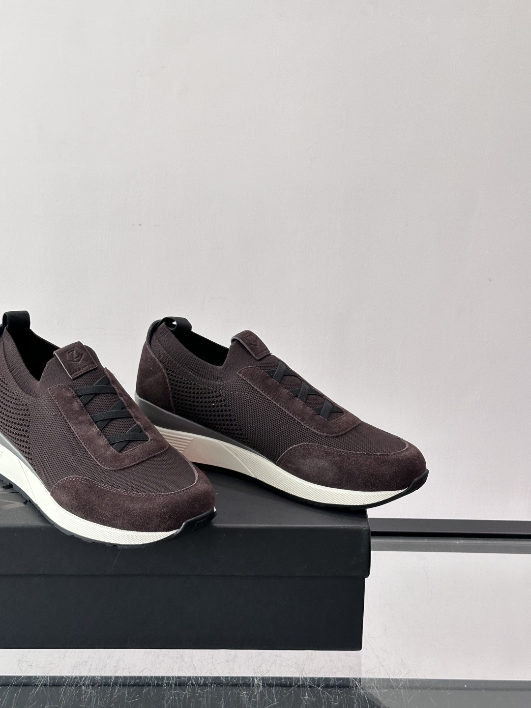 Zegna/杰尼亚全新男士休闲鞋。高定原版一致的特殊弹力针织面料，加密一体飞织面料，确保多季节的实用性和