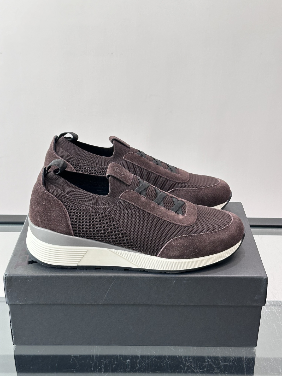 Zegna/杰尼亚全新男士休闲鞋。高定原版一致的特殊弹力针织面料，加密一体飞织面料，确保多季节的实用性和