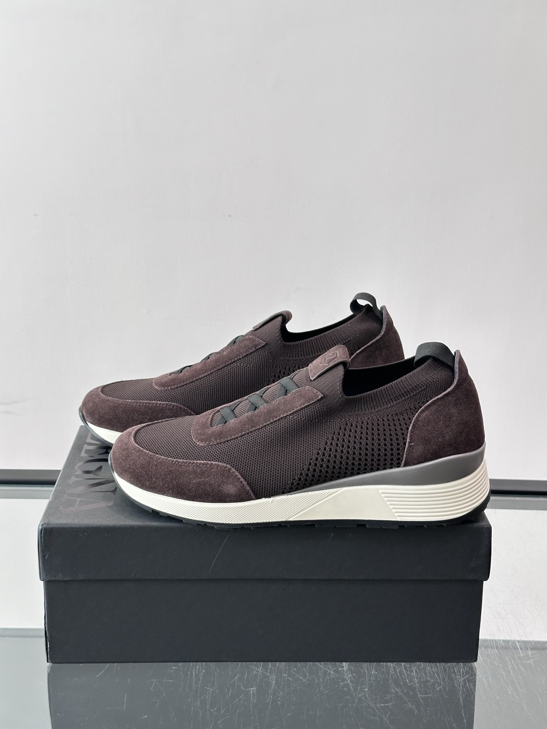 Zegna/杰尼亚全新男士休闲鞋。高定原版一致的特殊弹力针织面料，加密一体飞织面料，确保多季节的实用性和