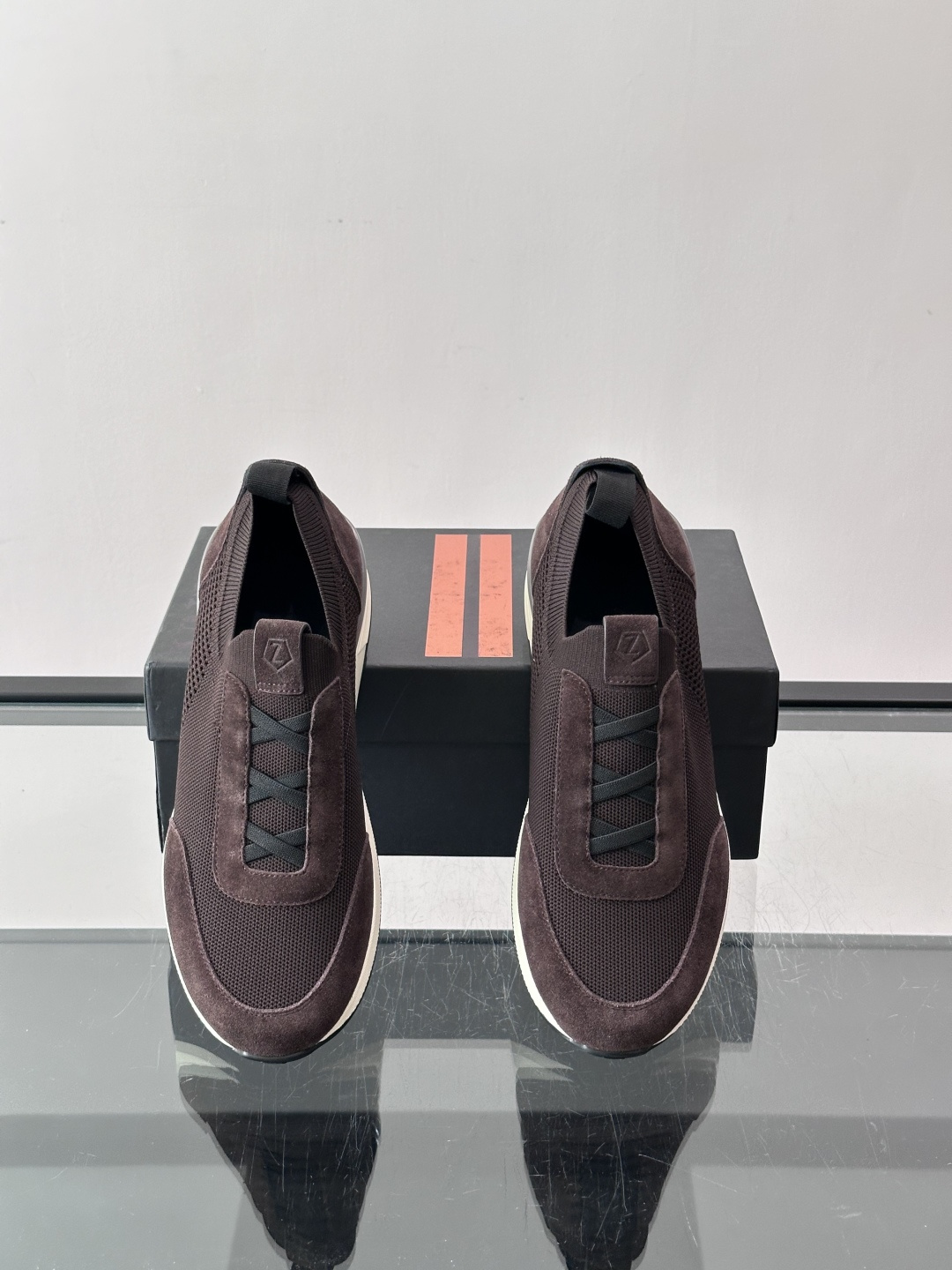 Zegna/杰尼亚全新男士休闲鞋。高定原版一致的特殊弹力针织面料，加密一体飞织面料，确保多季节的实用性和
