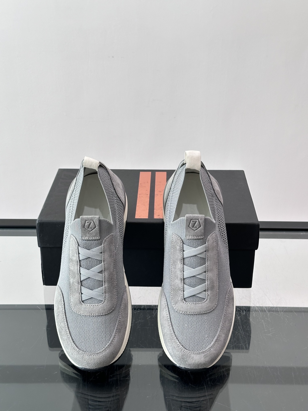 Zegna/杰尼亚全新男士休闲鞋。高定原版一致的特殊弹力针织面料，加密一体飞织面料，确保多季节的实用性和