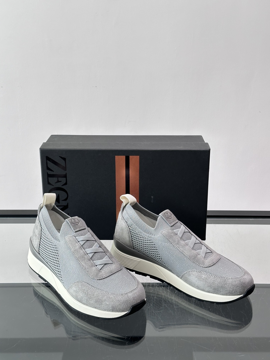 Zegna/杰尼亚全新男士休闲鞋。高定原版一致的特殊弹力针织面料，加密一体飞织面料，确保多季节的实用性和