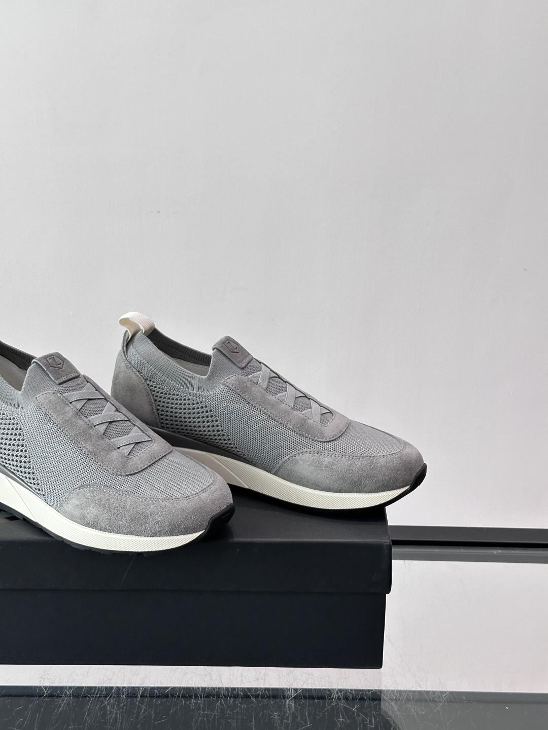 Zegna/杰尼亚全新男士休闲鞋。高定原版一致的特殊弹力针织面料，加密一体飞织面料，确保多季节的实用性和