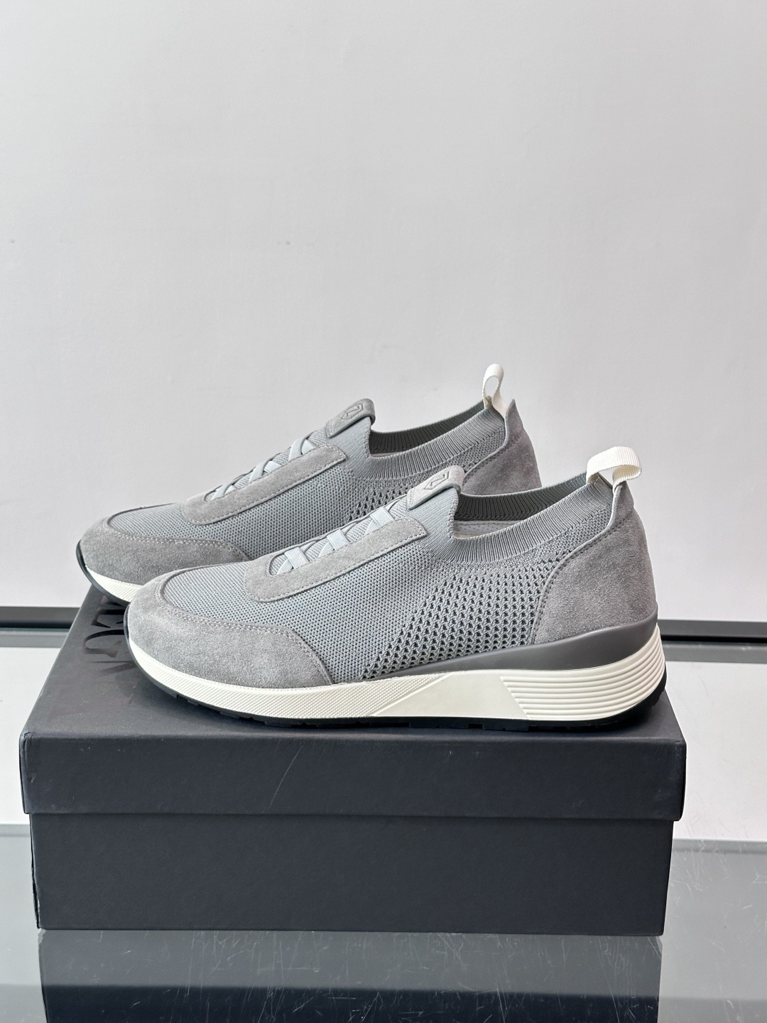 Zegna/杰尼亚全新男士休闲鞋。高定原版一致的特殊弹力针织面料，加密一体飞织面料，确保多季节的实用性和