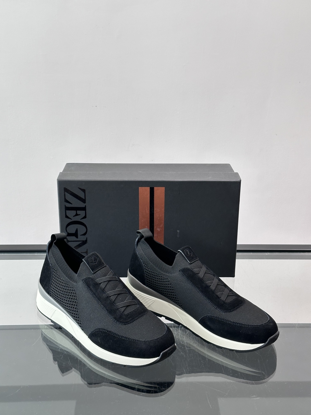 Zegna/杰尼亚全新男士休闲鞋。高定原版一致的特殊弹力针织面料，加密一体飞织面料，确保多季节的实用性和