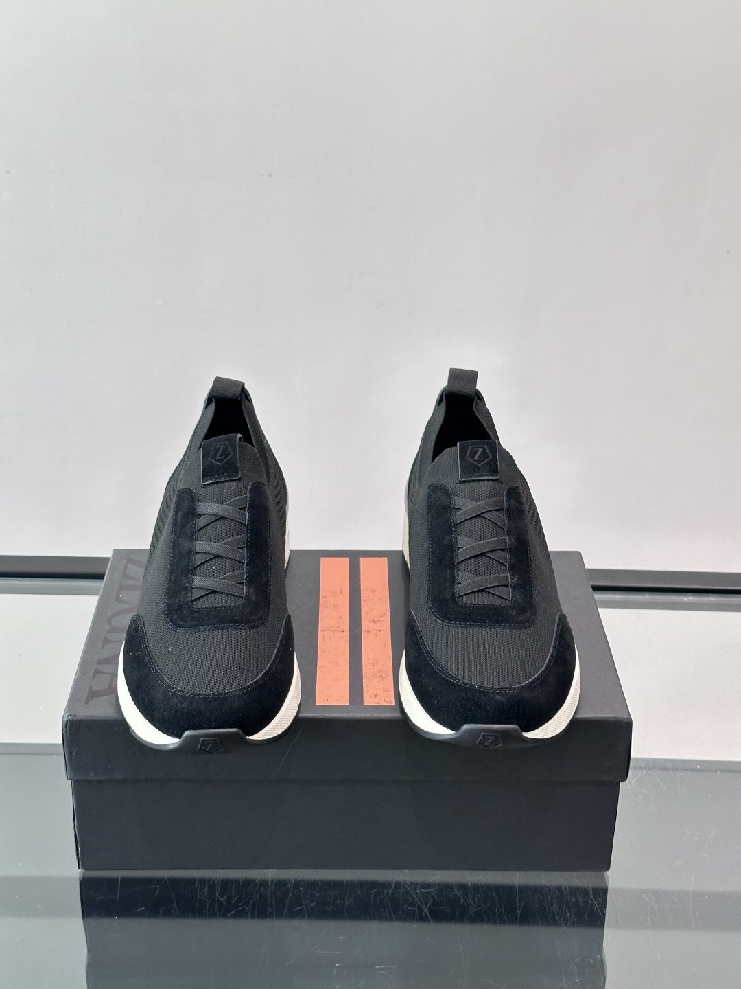 Zegna/杰尼亚全新男士休闲鞋。高定原版一致的特殊弹力针织面料，加密一体飞织面料，确保多季节的实用性和
